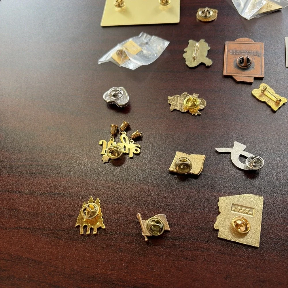 Lot Of 25 Lapel Hat Pins Christmas Americana Football Lions Elks R1